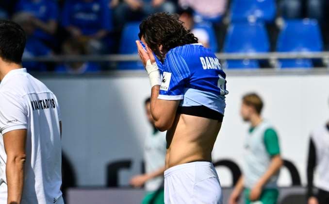 05 04 2025 Soccer Season 2024 2025 2 Soccer Bundesliga 28 Matchday SV Darmstadt 98 Lilien SpVgg Greuther Fürth Kleeblatt Sportfoto Zink xwoxzix DFL regulations prohibit any use of photographs as image sequences and or quasi video only for editorial use Fraser Hornby 9, SV Darmstadt 98 D98 SV98 must give up injured Injury