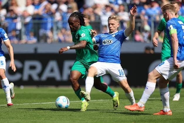 05 04 2025, xdcx, Soccer 2 Bundesliga, SV Darmstadt 98 SpVgg Greuther Fürth, emonline, emspor, despor, v l , Noel Futkeu SpVgg Greuther Fürth , Andreas Müller SV Darmstadt 98 DFL DFB REGULATIONS PROHIBIT ANY USE OF PHOTOGRAPHS AS IMAGE SEQUENCES AND OR QUASI VIDEO Copyright: HMBxMedia Claus