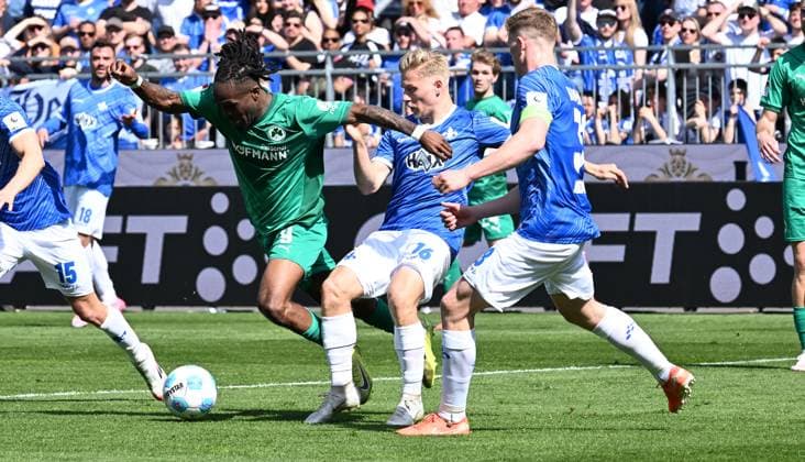 05 04 2025 Soccer Season 2024 2025 2 Soccer Bundesliga 28 Matchday SV Darmstadt 98 Lilien SpVgg Greuther Fürth Kleeblatt Sportfoto Zink xwoxzix DFL regulations prohibit any use of photographs as image sequences and or quasi video only for editorial use Noel Futkeu 9, SpVgg Greuther Fürth Andreas Müller Mueller 16, SV Darmstadt 98 D98 SV98 Clemens Riedel 38, SV Darmstadt 98 D98 SV98