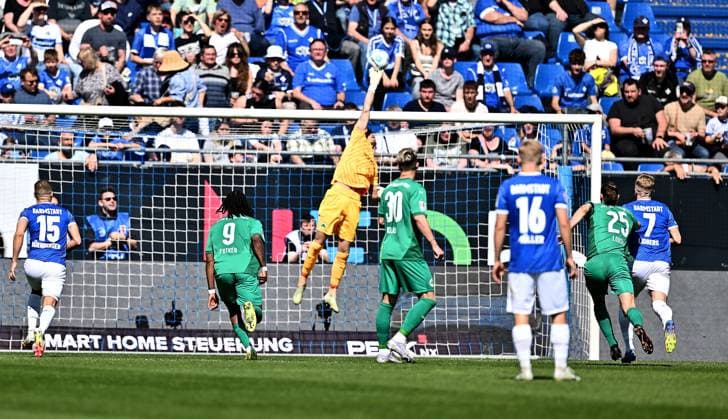 05 04 2025, xfux, Fussball 2 Bundesliga, SV Darmstadt 98 SpVgg Greuther Fuerth v l Nahuel Noll SpVgg Greuther Fuerth DFL DFB REGULATIONS PROHIBIT ANY USE OF PHOTOGRAPHS as IMAGE SEQUENCES and or QUASI VIDEO Licensing of this image to and or by SV Darmstadt 1898 e V and subsidiaries is not permitted No release of or sale to SV Darmstadt 1898 e V Darmstadt