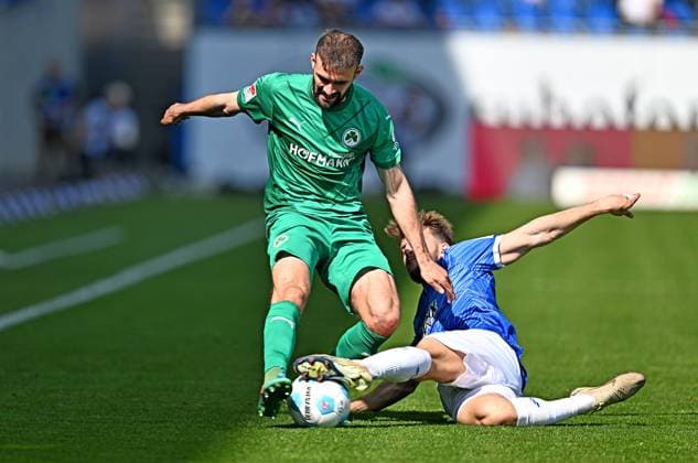 05 04 2025, xfux, Fussball 2 Bundesliga, SV Darmstadt 98 SpVgg Greuther Fuerth v l Simon Asta SpVgg Greuther Fuerth , Killian Corredor SV Darmstadt 98 DFL DFB REGULATIONS PROHIBIT ANY USE OF PHOTOGRAPHS as IMAGE SEQUENCES and or QUASI VIDEO Licensing of this image to and or by SV Darmstadt 1898 e V and subsidiaries is not permitted No release of or sale to SV Darmstadt 1898 e V Darmstadt