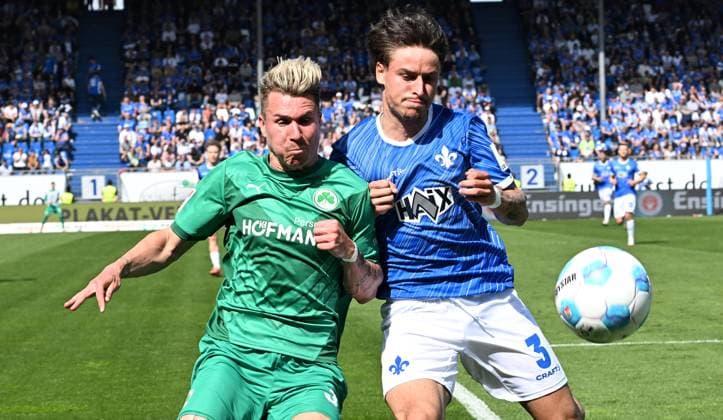 05 04 2025 Soccer Season 2024 2025 2 Soccer Bundesliga 28 Matchday SV Darmstadt 98 Lilien SpVgg Greuther Fürth Kleeblatt Sportfoto Zink xwoxzix DFL regulations prohibit any use of photographs as image sequences and or quasi video only for editorial use Felix Klaus 30, SpVgg Greuther Fürth Guille Bueno 3, SV Darmstadt 98 D98 SV98