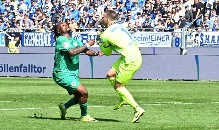 05 04 2025 Soccer Season 2024 2025 2 Soccer Bundesliga 28 Matchday SV Darmstadt 98 Lilien SpVgg Greuther Fürth Kleeblatt Sportfoto Zink xwoxzix DFL regulations prohibit any use of photographs as image sequences and or quasi video only for editorial use Noel Futkeu 9, SpVgg Greuther Fürth Marcel Schuhen 1, SV Darmstadt 98 D98 SV98
