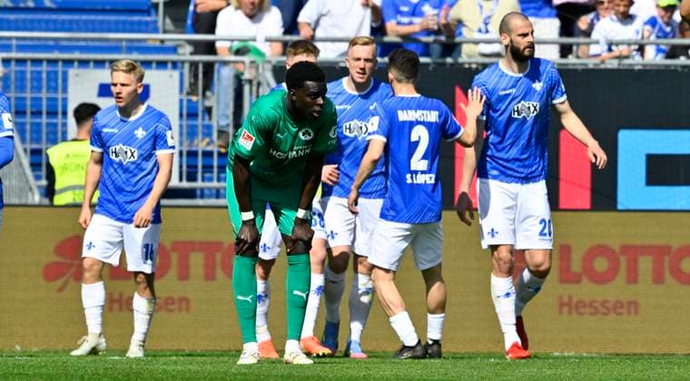 05 04 2025 Soccer Season 2024 2025 2 Soccer Bundesliga 28 Matchday SV Darmstadt 98 Lilien SpVgg Greuther Fürth Kleeblatt Sportfoto Zink xwoxzix DFL regulations prohibit any use of photographs as image sequences and or quasi video only for editorial use Joshua Quarshie 15, SpVgg Greuther Fürth disappointed disappointment behind goal celebration jubilation joy after goal goal shot for 1 0 by Isac Lidberg 7, SV Darmstadt 98 D98 SV98