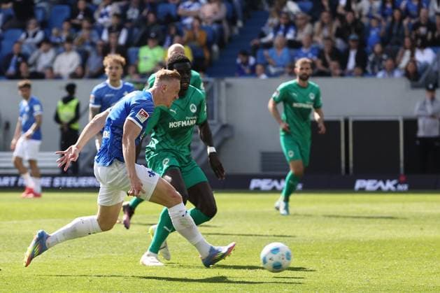 05 04 2025, xtvx, Fußball 2 Bundesliga, SV Darmstadt 98 SpVgg Greuther Fuerth v l Goal scored, Tor zum 1 0 Isac Lidberg SV Darmstadt 98 DFL DFB REGULATIONS PROHIBIT ANY USE OF PHOTOGRAPHS as IMAGE SEQUENCES and or QUASI VIDEO Darmstadt