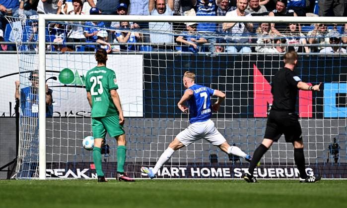 05 04 2025, xfux, Fussball 2 Bundesliga, SV Darmstadt 98 SpVgg Greuther Fuerth v l Torschuetze Torschütze Isac Lidberg SV Darmstadt 98 Goal scored, Tor zum 1 0 DFL DFB REGULATIONS PROHIBIT ANY USE OF PHOTOGRAPHS as IMAGE SEQUENCES and or QUASI VIDEO Licensing of this image to and or by SV Darmstadt 1898 e V and subsidiaries is not permitted No release of or sale to SV Darmstadt 1898 e V Darmstadt