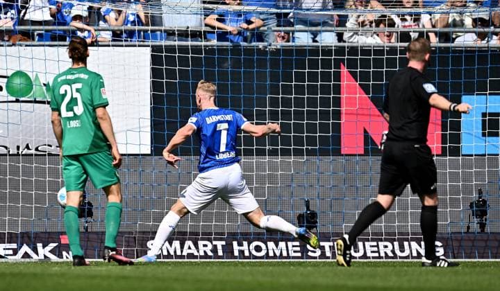 05 04 2025, xfux, Fussball 2 Bundesliga, SV Darmstadt 98 SpVgg Greuther Fuerth v l Torschuetze Torschütze Isac Lidberg SV Darmstadt 98 Goal scored, Tor zum 1 0 DFL DFB REGULATIONS PROHIBIT ANY USE OF PHOTOGRAPHS as IMAGE SEQUENCES and or QUASI VIDEO Licensing of this image to and or by SV Darmstadt 1898 e V and subsidiaries is not permitted No release of or sale to SV Darmstadt 1898 e V Darmstadt