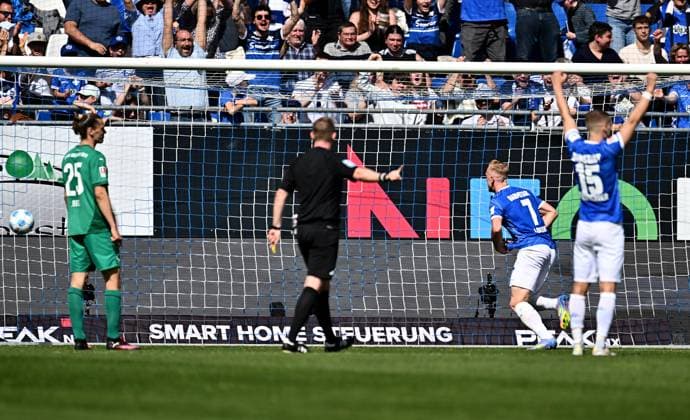 05 04 2025, xfux, Fussball 2 Bundesliga, SV Darmstadt 98 SpVgg Greuther Fuerth v l Torschuetze Torschütze Isac Lidberg SV Darmstadt 98 Goal scored, Tor zum 1 0 DFL DFB REGULATIONS PROHIBIT ANY USE OF PHOTOGRAPHS as IMAGE SEQUENCES and or QUASI VIDEO Licensing of this image to and or by SV Darmstadt 1898 e V and subsidiaries is not permitted No release of or sale to SV Darmstadt 1898 e V Darmstadt