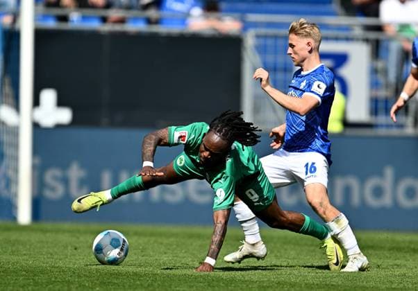 05 04 2025, xfux, Fussball 2 Bundesliga, SV Darmstadt 98 SpVgg Greuther Fuerth v l Noel Futkeu SpVgg Greuther Fuerth , Andreas Mueller Müller SV Darmstadt 98 DFL DFB REGULATIONS PROHIBIT ANY USE OF PHOTOGRAPHS as IMAGE SEQUENCES and or QUASI VIDEO Licensing of this image to and or by SV Darmstadt 1898 e V and subsidiaries is not permitted No release of or sale to SV Darmstadt 1898 e V Darmstadt