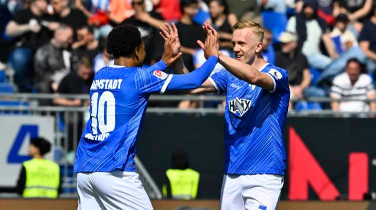 05 04 2025 Soccer Season 2024 2025 2 Soccer Bundesliga 28 Matchday SV Darmstadt 98 Lilien SpVgg Greuther Fürth Kleeblatt Sportfoto Zink xwoxzix DFL regulations prohibit any use of photographs as image sequences and or quasi video only for editorial use Torjubel Jubel nach Treffer Torschuß zum 1 0 durch Isac Lidberg 7, SV Darmstadt 98 D98 SV98 Jean Paul Boetius 10, SV Darmstadt 98 D98 SV98 Isac Lidberg 7, SV Darmstadt 98 D98 SV98