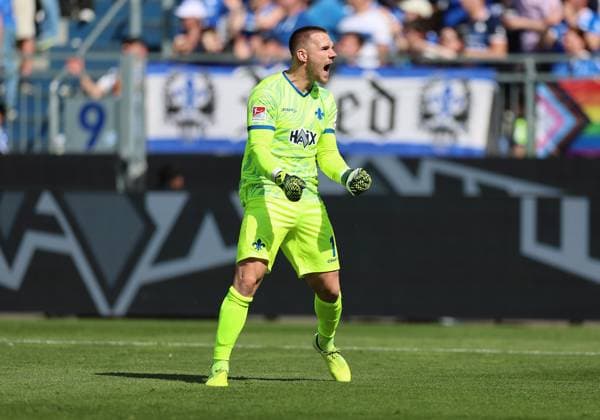 05 04 2025, xdcx, Soccer 2 Bundesliga, SV Darmstadt 98 SpVgg Greuther Fürth, emonline, emspor, despor, v l , Goalkeeper Marcel Schuhen SV Darmstadt 98 cheering cheering cheering cheering about the victory DFL DFB REGULATIONS PROHIBIT ANY USE OF PHOTOGRAPHS AS IMAGE SEQUENCES AND OR QUASI VIDEO Copyright: HMBxMedia Claus