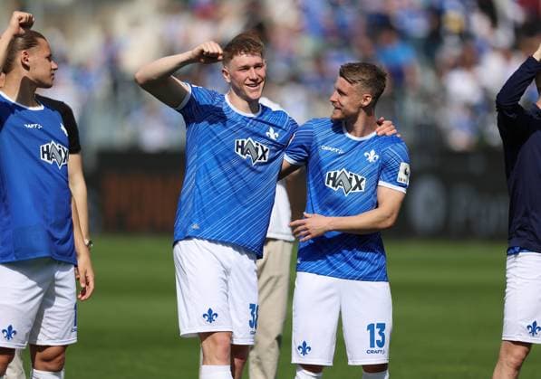 05 04 2025, xdcx, Fußball 2 Bundesliga, SV Darmstadt 98 SpVgg Greuther Fürth, emonline, emspor, despor, v l , Clemens Riedel SV Darmstadt 98 , Marco Thiede SV Darmstadt 98 jubelnd bejubelt jubeln jubeln DFL DFB REGULATIONS PROHIBIT ANY USE OF PHOTOGRAPHS AS IMAGE SEQUENCES AND OR QUASI VIDEO Copyright: HMBxMedia Claus