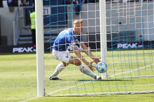 05 04 2025, xtvx, Fußball 2 Bundesliga, SV Darmstadt 98 SpVgg Greuther Fuerth v l Goal scored, Tor zum 1 0 Isac Lidberg SV Darmstadt 98 Torjubel, Goal celebration, celebrate the goal, celebrates scoring DFL DFB REGULATIONS PROHIBIT ANY USE OF PHOTOGRAPHS as IMAGE SEQUENCES and or QUASI VIDEO Darmstadt