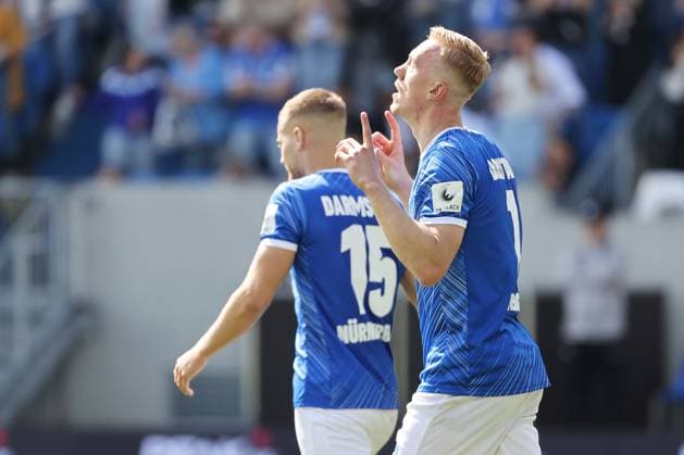 05 04 2025, xtvx, Fußball 2 Bundesliga, SV Darmstadt 98 SpVgg Greuther Fuerth v l Goal scored, Tor zum 1 0 Isac Lidberg SV Darmstadt 98 DFL DFB REGULATIONS PROHIBIT ANY USE OF PHOTOGRAPHS as IMAGE SEQUENCES and or QUASI VIDEO Darmstadt