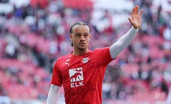 Xavi Simons waves to the fans Action upper body Sport Football Soccer DFL Bundesliga Men 28 Matchday Season 2024 2025 05 04 2025 RasenBallsport RB Leipzig RBL vs TSG Hoffenheim at RedBull Arena DFL regulations prohibit any use of photographs as image sequences and or quasi video
