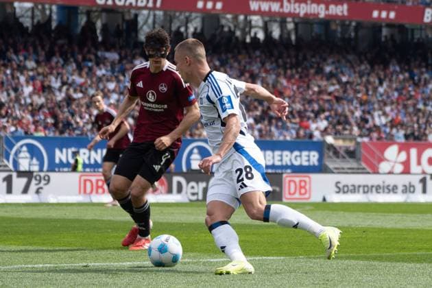 05 04 2025, xhfmx, Soccer 2 Bundesliga, 1 FC Nuernberg Hamburger SV v l Fabio Gruber 1 FC Nuernberg defends against Miro Muheim Hamburger SV DFL DFB REGULATIONS PROHIBIT ANY USE OF PHOTOGRAPHS as IMAGE SEQUENCES and or QUASI VIDEO Nuernberg