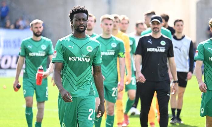 05 04 2025 Soccer Season 2024 2025 2 Soccer Bundesliga 28 Matchday SV Darmstadt 98 Lilien SpVgg Greuther Fürth Kleeblatt Sportfoto Zink xwoxzix DFL regulations prohibit any use of photographs as image sequences and or quasi video only for editorial use Gideon Jung 23, SpVgg Greuther Fürth after the end of the match