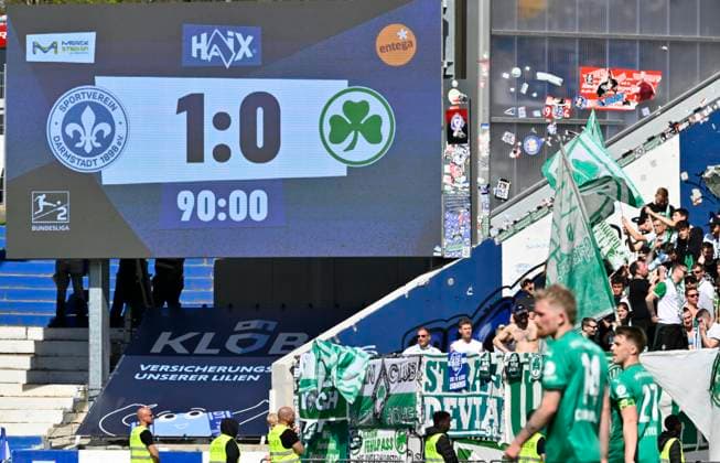 05 04 2025 Soccer Season 2024 2025 2 Soccer Bundesliga 28 Matchday SV Darmstadt 98 Lilien SpVgg Greuther Fürth Kleeblatt Sportfoto Zink xwoxzix DFL regulations prohibit any use of photographs as image sequences and or quasi video only for editorial use Final result from scoreboard