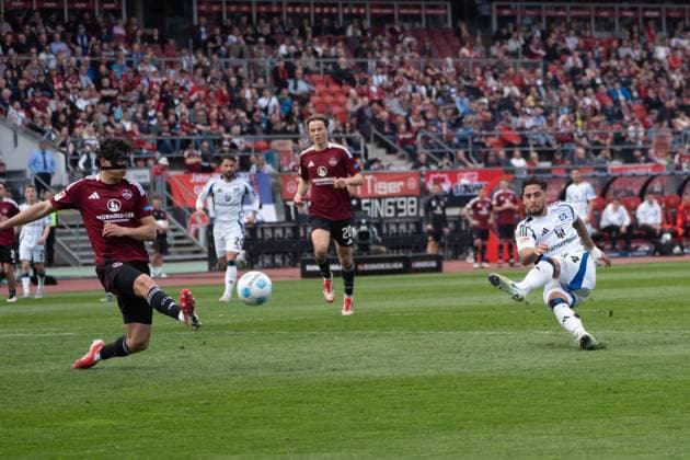 05 04 2025, xhfmx, Soccer 2 Bundesliga, 1 FC Nuernberg Hamburger SV v l Ludovit Reis Hamburger SV slips away when scoring DFL DFB REGULATIONS PROHIBIT ANY USE OF PHOTOGRAPHS as IMAGE SEQUENCES and or QUASI VIDEO Nuernberg