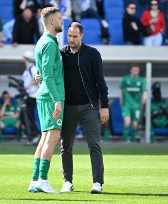 05 04 2025 Soccer Season 2024 2025 2 Soccer Bundesliga 28 Matchday SV Darmstadt 98 Lilien SpVgg Greuther Fürth Kleeblatt Sportfoto Zink xwoxzix DFL regulations prohibit any use of photographs as image sequences and or quasi video only for editorial use Dennis Srbeny 7, SpVgg Greuther Fürth Stephan Fürstner Sports Director SpVgg Greuther Fürth disappointed Disappointment