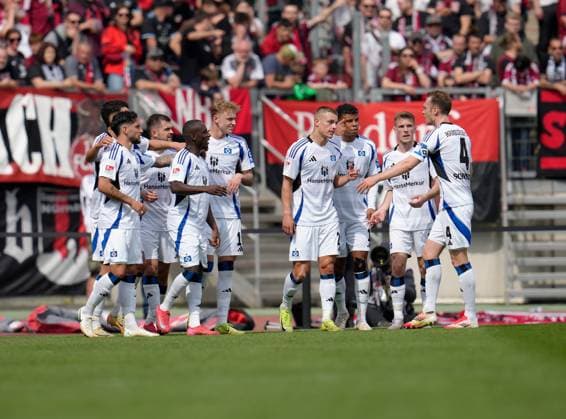 Hamburger SV celebrate a goal to 2 1 GER, 1 FC Nuernberg vs Hamburger SV, 2 Bundesliga, Matchday 28, Season 2024 2025, 05 04 2025 DFL REGULATIONS PROHIBIT ANY USE OF PHOTOGRAPHS AS IMAGE SEQUENCES AND OR QUASI VIDEO GER, 1 FC Nuernberg vs Hamburger SV, 2 Bundesliga, Matchday 28, Season 2024 2025, 05 04 2025 Nuernberg Copyright: xEibner-Pressefoto ScottxColemanx EP_SCN