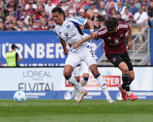 Robert Glatzel Hamburger SV, 9 vs Fabio Gruber 1 FC Nuernberg, 4 GER, 1 FC Nuernberg vs Hamburger SV, 2 Bundesliga, 28 Matchday, Season 2024 2025, 05 04 2025 DFL REGULATIONS PROHIBIT ANY USE OF PHOTOGRAPHS AS IMAGE SEQUENCES AND OR QUASI VIDEO GER, 1 FC Nuernberg vs Hamburger SV, 2 Bundesliga, 28 Matchday, Season 2024 2025, 05 04 2025 Nuernberg Copyright: xEibner-Pressefoto ScottxColemanx EP_SCN
