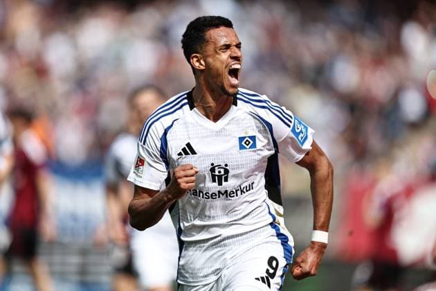 Robert Glatzel, HSV, after the 0 3 in the second round match of the 2024 2025 season between 1 FC Nuremberg and Hamburger Sportverein 0 3 in Nuremberg 05 04 2025