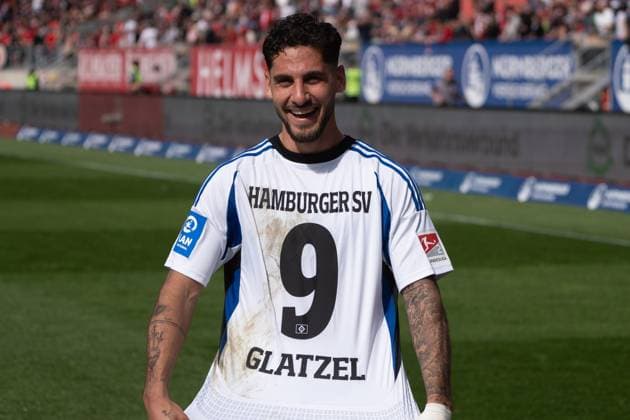 05 04 2025, xhfmx, Soccer 2 Bundesliga, 1 FC Nuernberg Hamburger SV Ludovit Reis Hamburger SV cheers in the jersey of Robert Glatzel Hamburger SV after the match DFL DFB REGULATIONS PROHIBIT ANY USE OF PHOTOGRAPHS as IMAGE SEQUENCES and or QUASI VIDEO Nuernberg