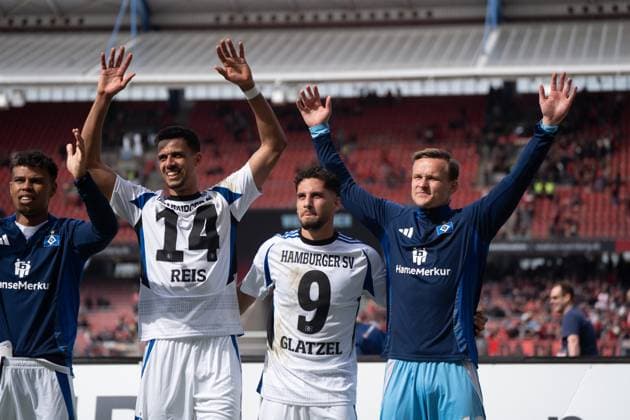 05 04 2025, xhfmx, Soccer 2 Bundesliga, 1 FC Nuernberg Hamburger SV v l Robert Glatzel Hamburger SV , Ludovit Reis Hamburger SV celebrate with the fans DFL DFB REGULATIONS PROHIBIT ANY USE OF PHOTOGRAPHS as IMAGE SEQUENCES and or QUASI VIDEO Nuernberg
