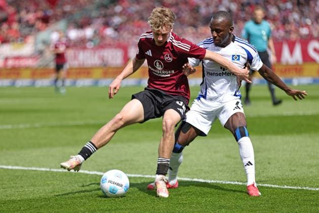 Tim Janisch, FCN, and Jean Luc Dompe, HSV, in the second round match of the 2024 2025 season between 1 FC Nürnberg and Hamburger Sportverein 0 3 in Nuremberg 05 04 2025