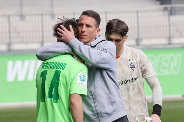 U19 VfL Wolfsburg vs Borussia Mönchengladbach Wolfsburg, 05 04 2025, Football, A Juniors, U19, DFB Junior League, Main Round, VfL Wolfsburg vs Borussia Mönchegladbach, Picture shows VfL coach Daniel Bauer after the game Wolfsburg