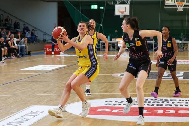0Theresa Simon Alba Berlin Women, 03 with ball Alba Women vs Saarlouis Royals , 1 Bundesliga, DBBL Playoffs, Semifinal 1, 05 04 2025 Berlin Berlin Germany Copyright: xFootbowl ThomasxSobotzkix