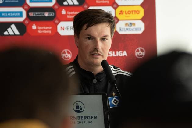 05 04 2025, xhfmx, Soccer 2 Bundesliga, 1 FC Nuernberg Hamburger SV Merlin Polzin Coach Hamburger SV at the press conference after the match DFL DFB REGULATIONS PROHIBIT ANY USE OF PHOTOGRAPHS as IMAGE SEQUENCES and or QUASI VIDEO Nuernberg