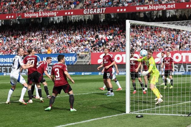 The 3 0 header by Robert Glatzel 9 Hamburger SV , 1 FC Nuernberg vs Hamburger SV, Football, 2 Bundesliga, 28 Matchday, 05 04 2025 DFB regulations prohibit any use of photographs as image sequences and or quasi video Nuernberg Bayern Germany Copyright: xkolbert-press MartinxAgüerax