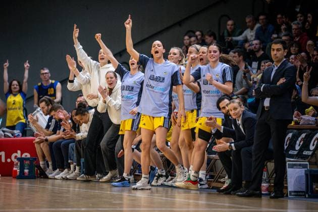Basketball Berlin 04 04 2025 Season 2024 2025 Toyota Womens Basketball Bundesliga 1 Bundesliga Playoffs Semifinals Game 1 Alba Berlin Saarlouis Royals Cheers Alba