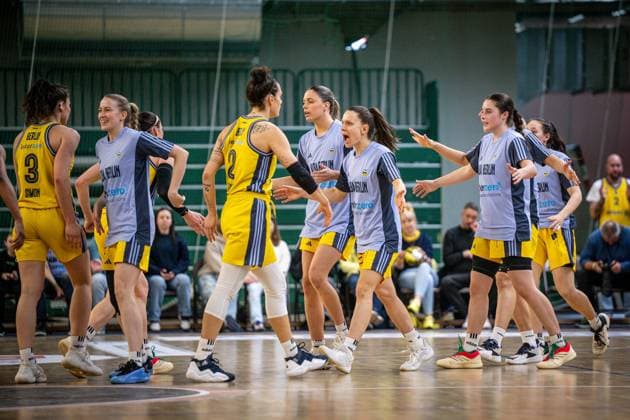 Basketball Berlin 04 04 2025 Season 2024 2025 Toyota Womens Basketball Bundesliga 1 Bundesliga Playoffs Semifinals Game 1 Alba Berlin Saarlouis Royals Cheers Alba