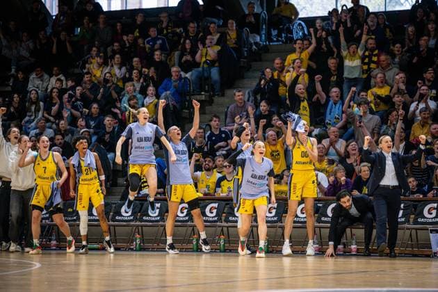 Basketball Berlin 04 04 2025 Season 2024 2025 Toyota Womens Basketball Bundesliga 1 Bundesliga Playoffs Semifinals Game 1 Alba Berlin Saarlouis Royals Cheers Alba