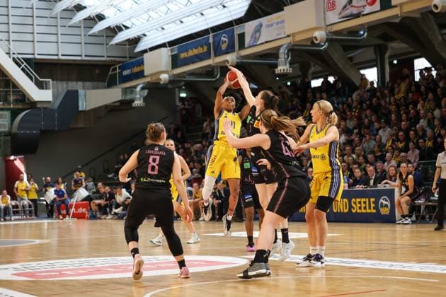 Deeshyra Thomas Alba Berlin Women, 21 , Alba Women vs Saarlouis Royals , 1 Bundesliga, DBBL Playoffs, Semifinal 1, 05 04 2025 Berlin Berlin Germany Copyright: xFootbowl ThomasxSobotzkix