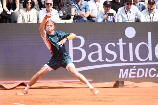 TENNIS : Bastide Medical UTS Nimes - 05 04 2025 NIMES, FRANCE : Casper RUUD Â« The Ice Man Â» (NOR) vs. Andrey RUBLEV Â« Rublo Â» lors de la demi-finale du Bastide Medical UTS Nimes, 2eme evenement du tournoi 2025 de l™Ultimate Tennis Showdown, le 5 avril 2025. NimesFrance  Copyright: xValentinaxClaretx