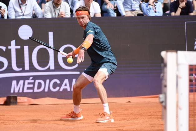 TENNIS : Bastide Medical UTS Nimes - 05 04 2025 NIMES, FRANCE : Casper RUUD Â« The Ice Man Â» (NOR) vs. Andrey RUBLEV Â« Rublo Â» lors de la demi-finale du Bastide Medical UTS Nimes, 2eme evenement du tournoi 2025 de l™Ultimate Tennis Showdown, le 5 avril 2025. NimesFrance  Copyright: xValentinaxClaretx