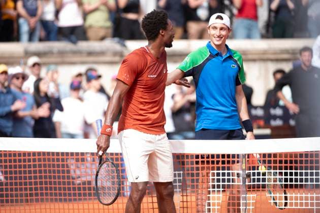 TENNIS : Bastide Medical UTS Nimes - 05 04 2025 NIMES, FRANCE : Gael MONFILS Â« La Monf Â» (FRA) et Ugo HUMBERT Â« The Commander Â» (FRA) chantent ensemble la Marseillaise avec le public pendant leur match lors du Bastide Medical UTS Nimes, 2eme evenement du tournoi 2025 de l™Ultimate Tennis Showdown, le 5 avril 2025. NimesFrance  Copyright: xValentinaxClaretx