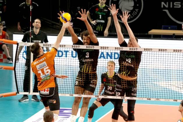 DEU, DVV, 1 VBL, BR Volleys vs Helios Grizzlys Giesen, 05 04 2025, Max Schmeling Halle, Berlin, DEU, DVV, 1 VBL, BR Volleys vs Helios Grizzlys Giesen, in the picture Moritz Reichert BR Volleys 15 , MITCH AHYI Giesen 3 , Jakob Guenthoer Giesen 12 , Jan Roeling Giesen 10 Foto Juergen Engler nordphoto GmbH nordphotoxGmbHx xEngler nph00076
