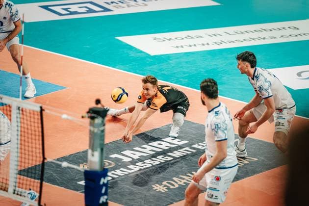 Volleyball Men Season 2024 2025 1 Volleyball Bundesliga Men Semifinal SVG Lüneburg vs VfB Friedrichshafen 05 04 2025 Ball reception by Leonard Lenny Graven 17, VfB Friedrichshafen Lüneburg LKH Arena Niedersachsen Germany