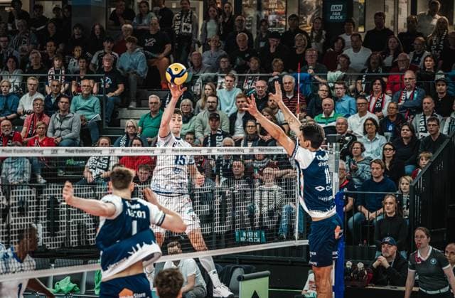 Volleyball Men Season 2024 2025 Volleyball Bundesliga Playoff Semifinal Match 1 SVG Lüneburg vs VfB Friedrichshafen 05 04 2025 Jackson George Young 15 VfB Friedrichshafen vs Xander Wolf Wassenaar Ketrzynski 11 SVG Lüneburg Lüneburg LKH Arena Niedersachsen Germany