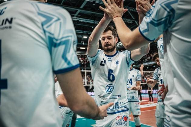 Volleyball mens season 2024 2025 Volleyball Bundesliga playoff semi-final match 1 SVG Lüneburg vs VfB Friedrichshafen 05 04 2025 Michal Superlak 6 VfB Friedrichshafen entering Lüneburg LKH Arena Niedersachsen Germany