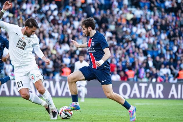 FOOTBALL Paris SG vs Angers SCO - Ligue 1 - JournÃ e 28 - 05 04 2025 Khvicha Kvaratskhelia (Paris SG) Jordan Lefort (ANGERS SCO) ParisFrance  Copyright: xBaptistexAutissierx