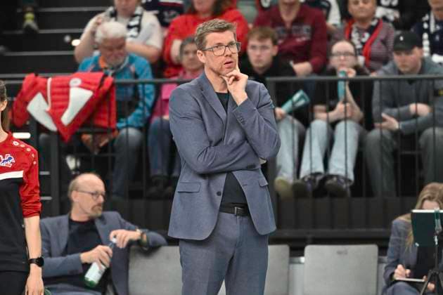 GER 1 VBL, SVG Lueneburg vs VfB Friedrichshafen 05 04 2025, LKH Arena, Lueneburg, GER 1 VBL, Play Offs, Semifinal, SVG Lueneburg vs VfB Friedrichshafen in the picture Coach Stefan Huebner Hübner Lueneburg nordphotoxGmbH xWitke nph00002