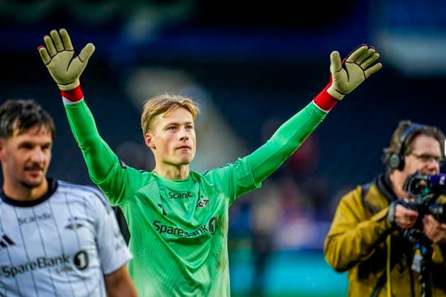 Eliteserien 2025 Rosenborg Fredrikstad Trondheim 20250405 Rosenborgs goalkeeper Sander Tangvik after the Eliteserien football match between Rosenborg and Fredrikstad at Lerkendal Stadium Photo Ole Martin Wold NTB Trondheim Norway EDITORIAL USE ONLY RESTRICTED USE FOR BETTING COMPANIES  Copyright: xOlexMartinxWoldx xNTBx