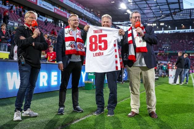 05 04 2025, Football, 1 FC Köln Hertha BSC, 2 Fußball Bundesliga, 28 Matchday, RheinEnergie STADION, Season 2024 2025 Dr Werner Wolf President 1 FC Köln and Eckhard Sauren honor Karl Heinz Thielen on his 85th birthday DFB regulations prohibit any use of photographs as image sequences and or quasi video Nordrhein Westfalen Germany