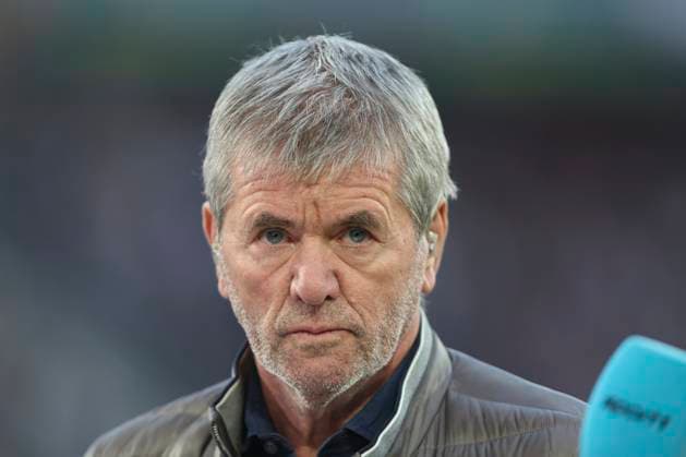 Friedhelm Funkel looks on during the 2 Bundesliga match between 1 FC Köln and Hertha BSC Berlin at RheinEnergieStadion on March 05, 2025 in Cologne, Germany Photo by Oliver Kaelke Defodi Images Friedhelm Funkel looks on during the 2 Bundesliga match between 1 FC Köln and Hertha BSC Berlin at RheinEnergieStadion on April 5, 2025 in Cologne, Germany Photo by Oliver Kaelke Defodi Images DFB DFL REGULATIONS PROHIBIT ANY USE OF PHOTOGRAPHS AS IMAGE SEQUENCES AND OR QUASI VIDEO Photo by Oliver Kaelke DeFodi Images
